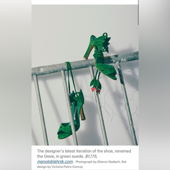 Manolo Blahnik
2003 Remake of the iconic “Ivy.” 
Autographed by Manolo too! - Picture 14 of 16